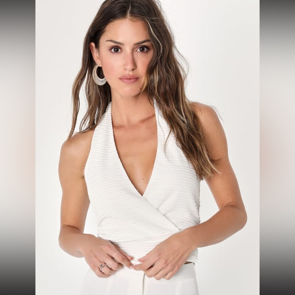 Lulu’s Attractive Energy white textured surplice halter XS
